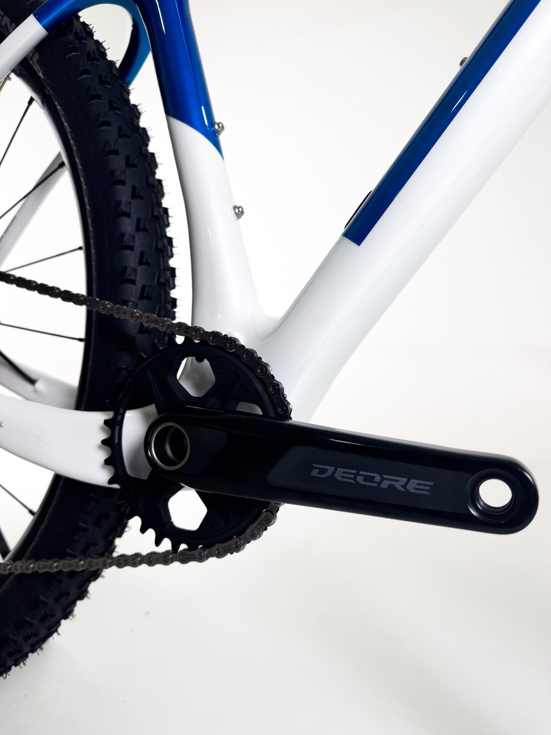 Bicicleta Colli Zurich Comp SH Carbono A.29 2026 Branco/Azul/Preto DEORE Tamanho M