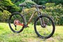 Bicicleta Aro 29 Oggi 7.3 12v 2024 Verde/Vermelho/Cinza T17